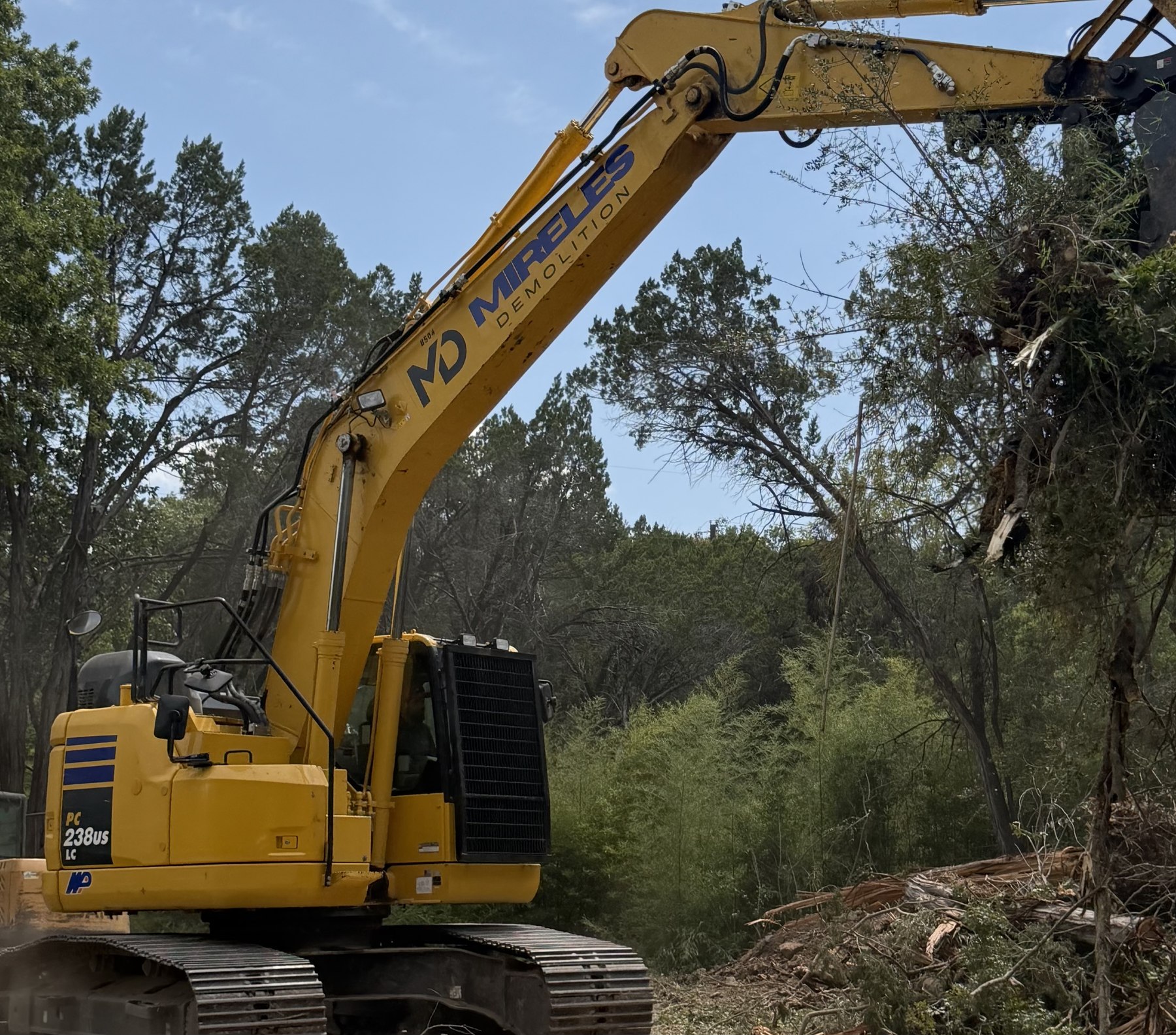 Mireles Demolition excavator performing land clearing